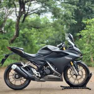 Jual bekas HONDA NEW CBR150R ABS 2023 GREY KM 6000 ASLI PAJAK ON,lokasi di Pasar Baru