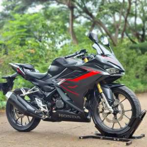 Jual bekas HONDA NEW CBR150R HITAM 2021 KM LOW SUPERB PAJAK PANJANG,lokasi di Kalideres