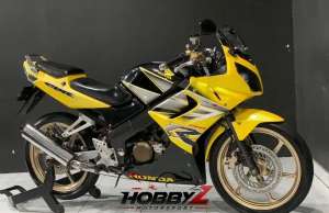 Jual bekas Honda ninja cbr 150-R cbu thailand ninja kuning 2005,mewah istimewa,lokasi di Kelapa Gading