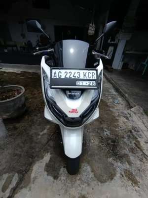 Honda pcx 160 2023 lokasi di Nglegok, tersedia melalui melalui situs Olx