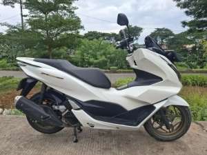 Jual bekas Honda PCX 160cc ABS full orisinil siap pakek tahun 2024,lokasi di Pulo Gadung