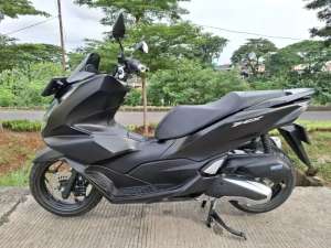 Jual bekas Honda PCX 160cc CBS tahun 2021 siap pakek pajak panjang,lokasi di Jatinegara
