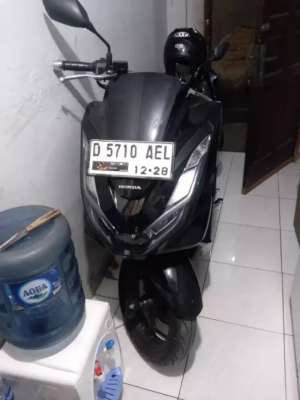 Jual bekas Honda pcx 2023 oper kredit,lokasi di Bojongloa Kaler
