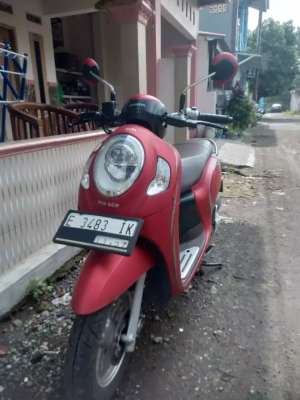 Honda Scoopy tahun 2022 lokasi di Sumber, tersedia melalui melalui situs Olx