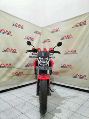 Jual bekas Istimewa Km 2 Ribu Honda CB 150 R SE Tahun 2020 warna merah glossy,lokasi di Tandes