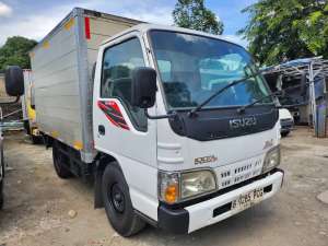 Jual bekas Isuzu Elf NHR 55 Engkel Box 2013 Bagus Siap Pakai,lokasi di 