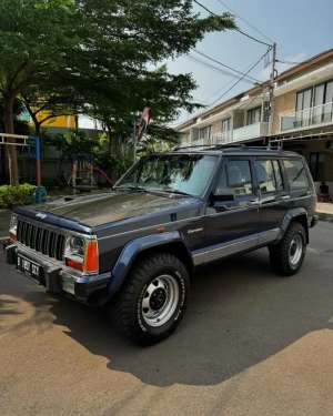 Jual bekas jeep cherokee xj 1996 turbo ex om mobi,lokasi di 