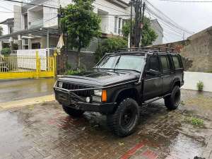 Jual bekas Jeep Cherokee XJ Limited 4.0L Automatic 1996,lokasi di 