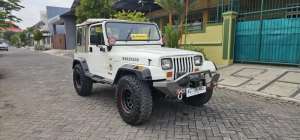 Jual bekas Jeep CJ7 thn 1982 Sumbu lebar Kanvas full Convert YJ Wrangler Antik,lokasi di 