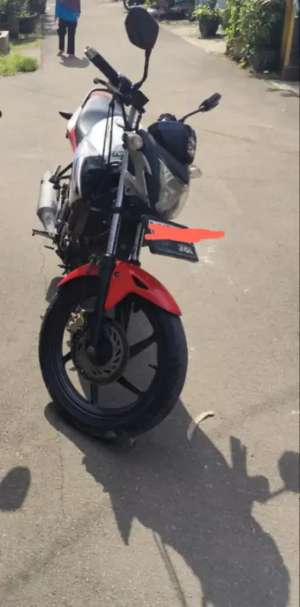 Jual cepat CB 2014 nego lokasi di Tambun Selatan, tersedia melalui melalui situs Olx