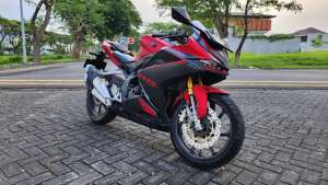 Jual bekas JUAL CEPAT HONDA ALL NEW CBR 250RR 2021 LOW ODO,lokasi di Tomang