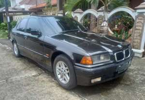 Jual bekas Jual Mobil BMW 318i Tahun 1999 Manual Hitam,lokasi di 
