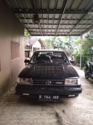 Jual bekas Jual mobil Corona gl,lokasi di 