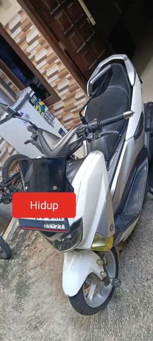 Jual bekas JUAL Motor Nmax warna putih Gress,lokasi di Kembangan