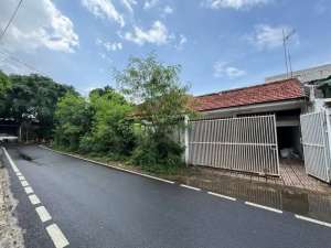 JUAL RUMAH LAMA BANGKA lokasi di Mampang Prapatan, tersedia melalui melalui situs Olx