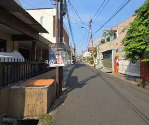 Jual Rumah Lama lokasi bagus untuk hunian dan Kost di Jl Persada Raya lokasi di Tebet, tersedia melalui melalui situs Olx