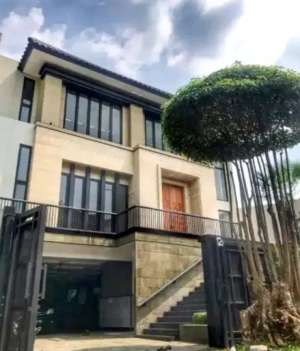 JUAL RUMAH MEWAH 2 LANTAI SIAP HUNI HANG LEKIU KEBAYORAN BARU JAKSEL lokasi di Kebayoran Baru, tersedia melalui melalui situs Olx