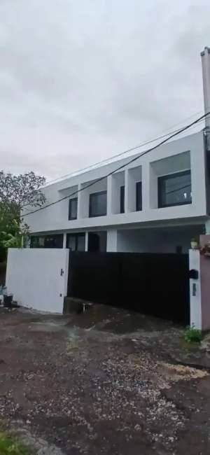 JUAL RUMAH STYLISH SEMI FURNIS LT II AREA CEKOMARIA DENPASAR UTARA lokasi di Denpasar Utara, tersedia melalui melalui situs Olx