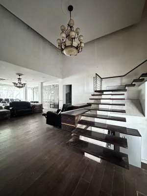 Kemang Utara Lokasi Strategis Halaman Luas Cocok Untuk Usaha lokasi di Kemang, tersedia melalui melalui situs Olx