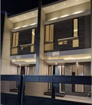 Klampis Semolo lokasi di Gubeng, tersedia melalui melalui situs Olx