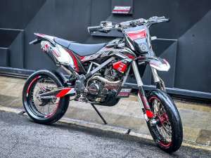 Jual bekas KLX 150 SUPERMOTO GANTENG MODIF HARIAN SIAP TRABAS TOURING TRAIL,lokasi di Mampang Prapatan