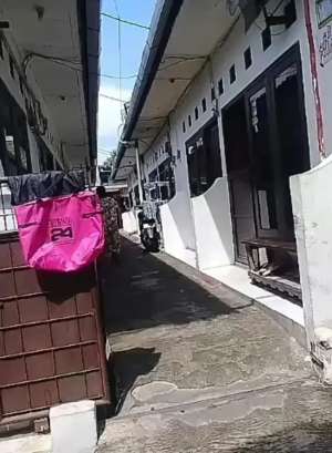 Kontrakan dijual 15 Pintu Di Kramat jati Jakarta Timur lokasi di Kramat Jati, tersedia melalui melalui situs Olx