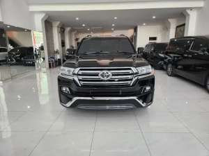 Jual bekas Land Cruiser 200 VX-R ATPM 2018 km48rb full ori,lokasi di 