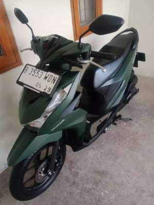 Jual bekas LOW KM NEW BEAT DULUXE CBS ISS MATTE GREEN PAJAK PANJANG FULL ORI,lokasi di Cipondoh