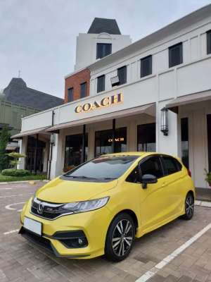 Jual bekas LOW KM RENDAH JAZZ RS MT 2018 Limited,lokasi di 