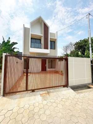 LUAS 122 Meter Akses Jalan 2 Mobil Rumah MEWAH SIAP HUNI lokasi di Jatiasih, tersedia melalui melalui situs Olx