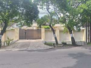 MASIH NEGO RUMAH PINGGIR JALAN DI JL HALMAHERA RAYA SEMARANG lokasi di Semarang Timur, tersedia melalui melalui situs Olx