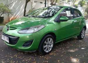 Jual bekas Mazda 2 S 1.5 AT HB 2010 Hijau Istimewa Sekali Sgt Bagus Mulus Terawat,lokasi di 