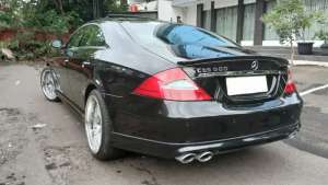 Jual bekas Mercedes Benz CLS 500 AMG 2005 hitam,lokasi di 