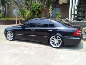 Jual bekas MERCEDES-BENZ E260 2003,lokasi di 