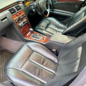 Jual bekas Mercedes benz mercy e230 w210 neweyes,lokasi di 