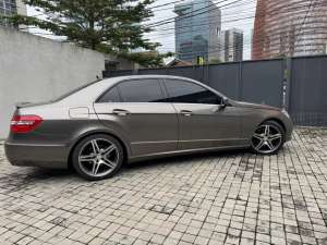 Jual bekas Mercedez Benz E300,lokasi di 
