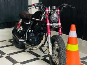 Jual bekas Motor custom scrambler basic scorpio yamaha scorpio bobber japstyle,lokasi di Magersari