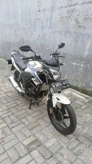 Jual bekas Motor Honda CB 150R 2015,lokasi di Bekasi Selatan