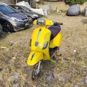Jual bekas Motor Listrik Uwinfly T3S KuningMolis Model VespaMotor Listrik Vespa Molis Uwinfly,lokasi di Bekasi