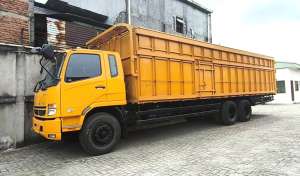 Jual bekas MULUSbanBARU MURAH Mitsubishi Fuso tronton 6x2 HD 270ps bak besi 2023,lokasi di Jakarta DKI