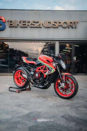 Jual bekas MV AGUSTA DRAGSTER 800RC Reparto Corse,lokasi di Pondok Gede