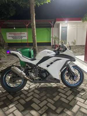Jual bekas Ninja 250 FI .,lokasi di Gayungan