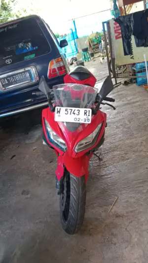Ninja 250 fi dijual murah lokasi di Landasan Ulin, tersedia melalui melalui situs Olx