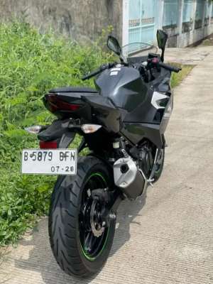 Jual bekas Ninja 250 FI tahun 2022 Muluss siap pakai Dp 800rb,lokasi di Pasar Minggu