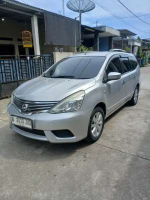 Jual bekas Nissan Grand Livina 1.5 sv 2013,lokasi di 