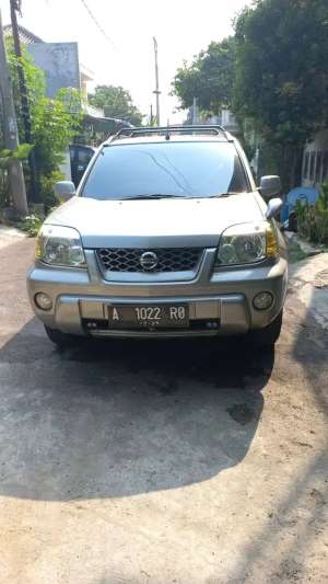 Jual bekas Nissan X-Trail Tahun 2003,lokasi di 