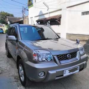 Jual bekas Nissan Xtrail 2.5 St AT 2003,lokasi di 