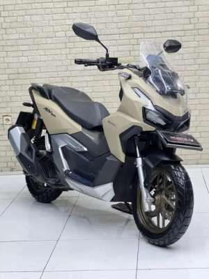 Jual bekas Odo 4rb IstimewaHonda ADV 160cc ABS 2023 White Mulus-Mustika Saiful,lokasi di Bumiaji