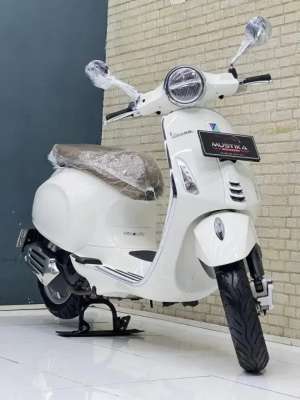 Jual bekas ODO 900PERAK MIRIP BARU VESPA PRIMAVERA TH 22 WARNA FAVORIT PUTIH,lokasi di Sukun