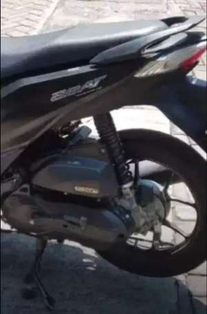 Jual bekas Over kredit Honda beat deluxe edition,lokasi di Tamalate